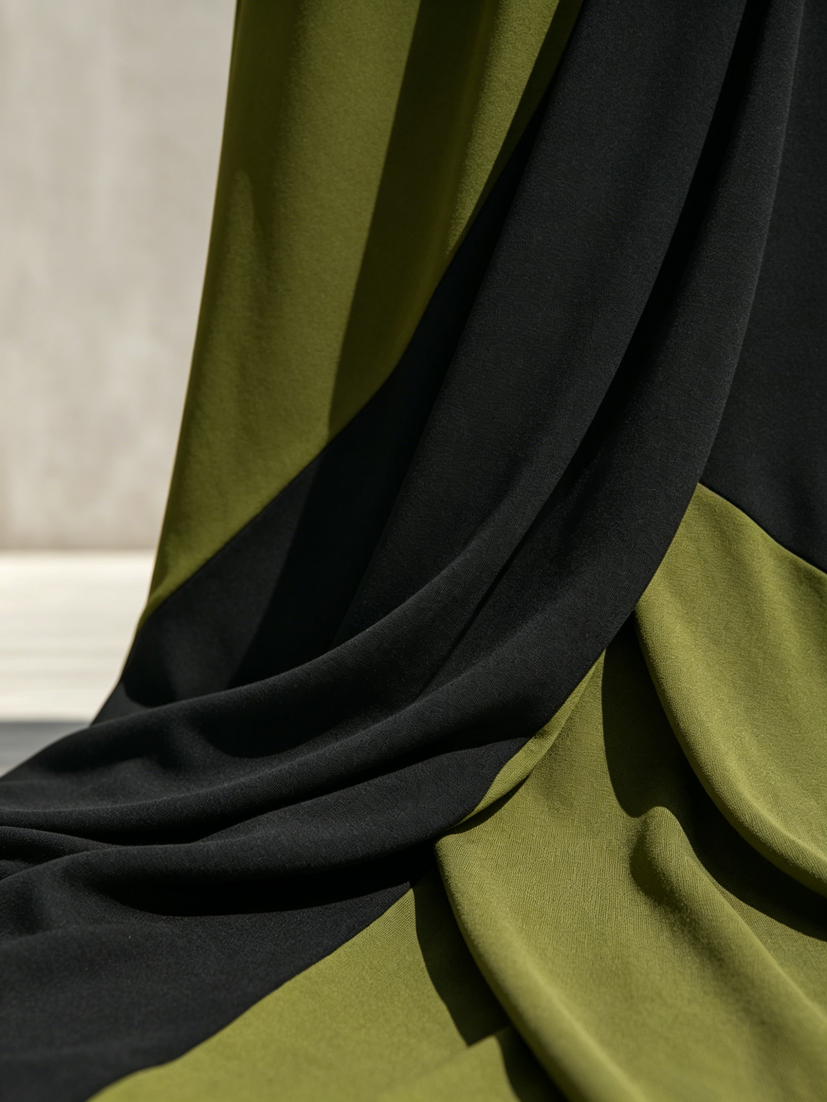 Velia — Abito lungo color block nero e verde oliva