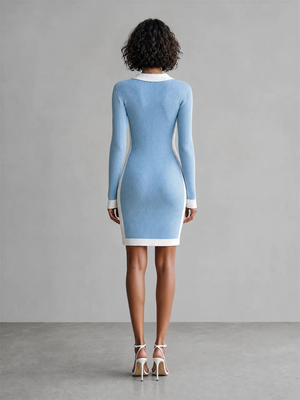 Ione — Abito corto in maglia a coste con mezza zip