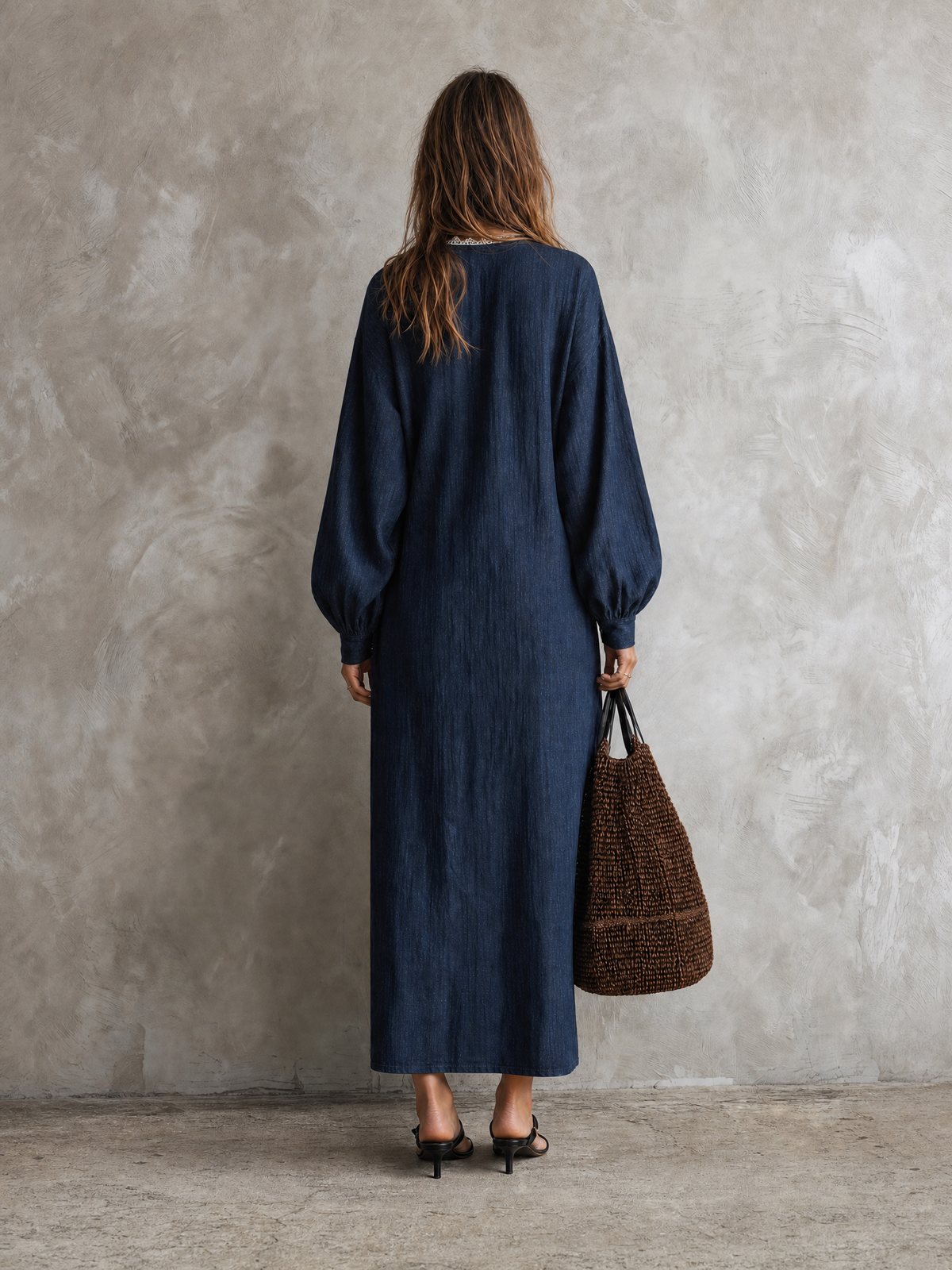 Iride — Abito lungo in cotone e lino con girocollo blu scuro