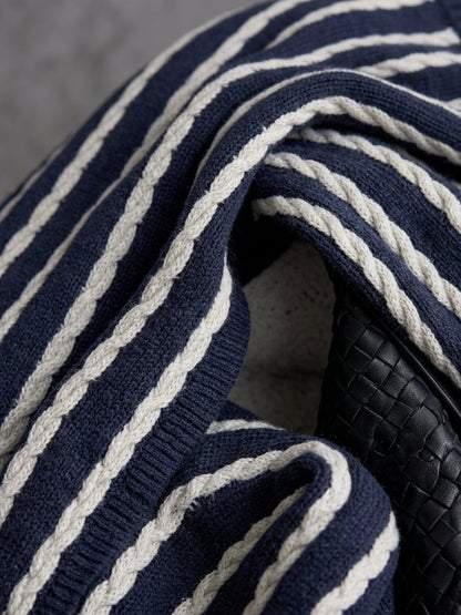 Ivetta — Abito lungo in maglia con girocollo blu navy e bianco