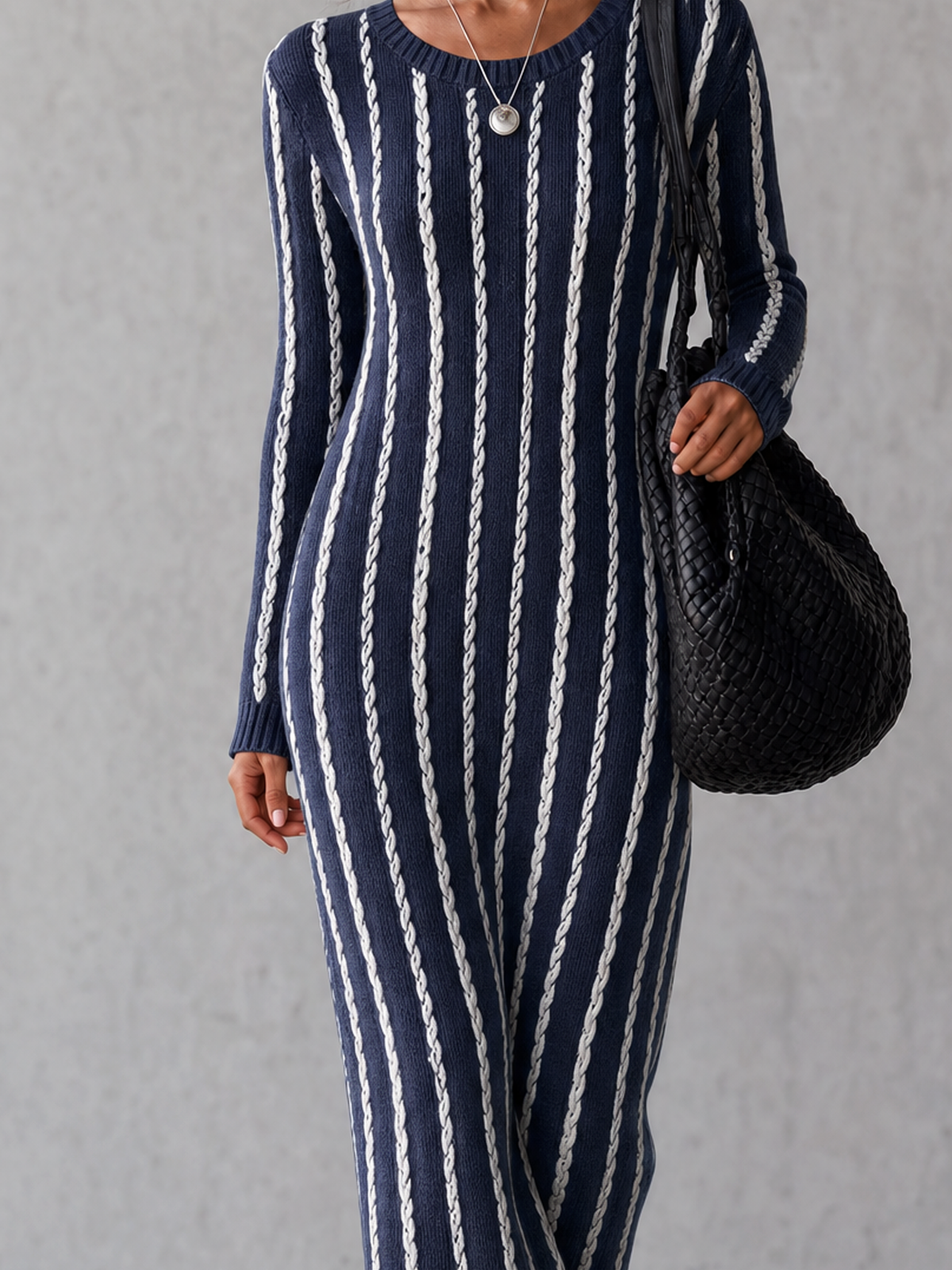 Ivetta — Abito lungo in maglia con girocollo blu navy e bianco