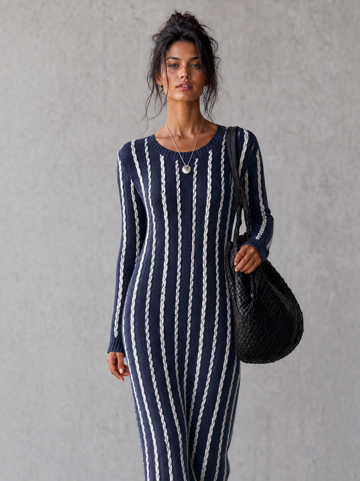 Ivetta — Abito lungo in maglia con girocollo blu navy e bianco