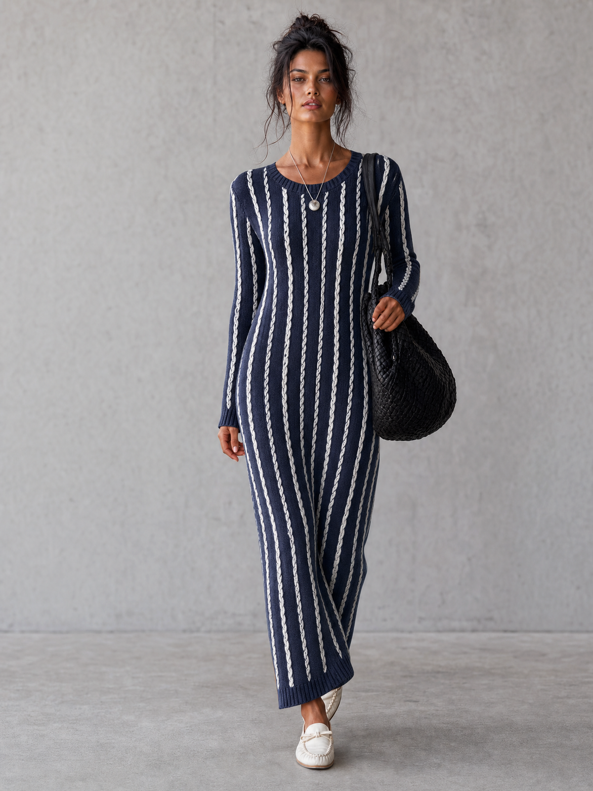Ivetta — Abito lungo in maglia con girocollo blu navy e bianco
