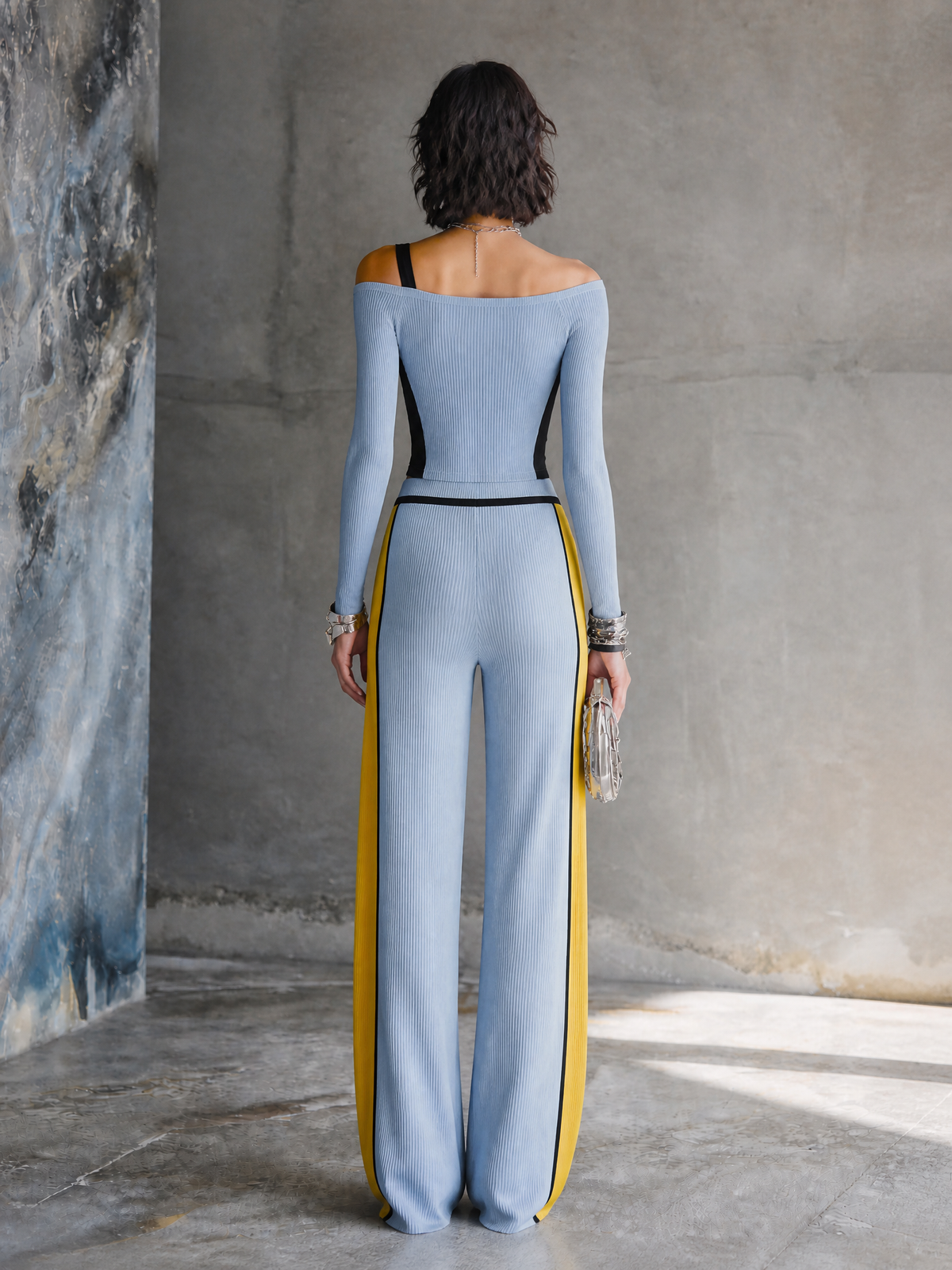 Viola — Completo due pezzi in maglia con pantaloni a gamba larga blu