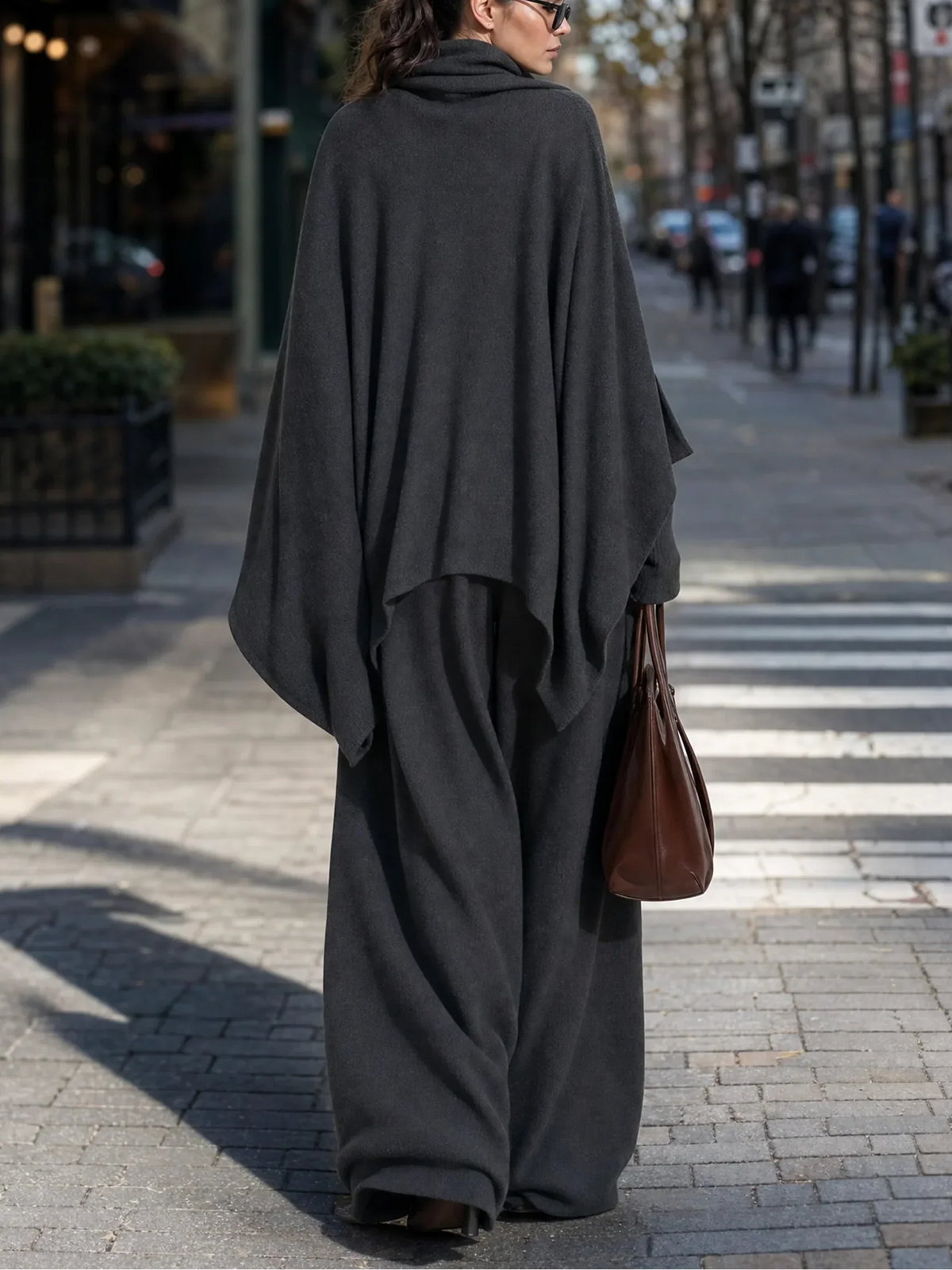 Lucilla — Completo con poncho e pantaloni a gamba larga