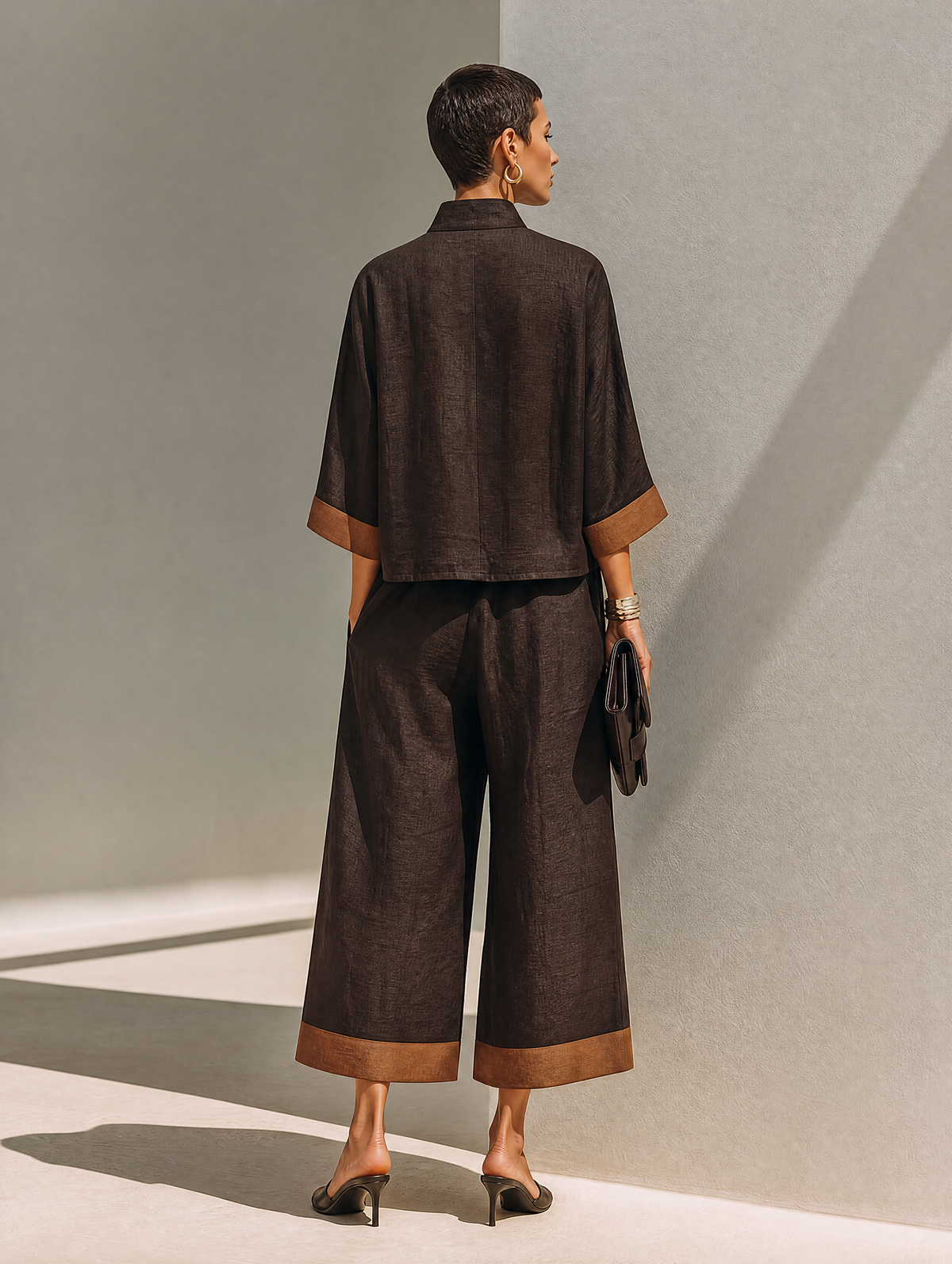 Ester — Completo due pezzi in lino con pantaloni cropped