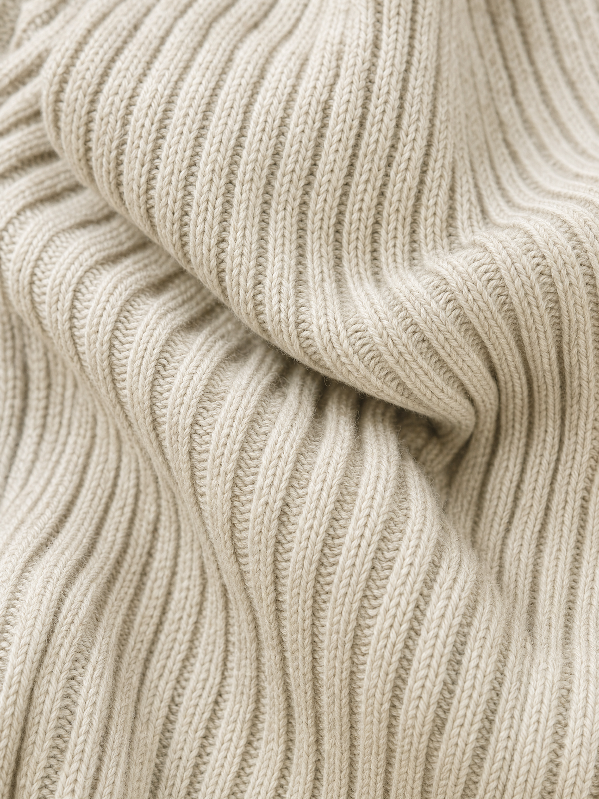 Quirina — Abito midi in maglia elasticizzata con collo alto