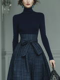 Leonilde — Top in maglia elasticizzata con collo alto blu
